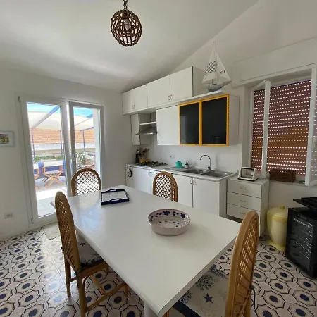 Casa Su Due Piani Con Terrazzo Sul Lungomare Di Rossano * Rossano Stazione