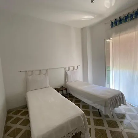 Casa Su Due Piani Con Terrazzo Sul Lungomare Di Rossano